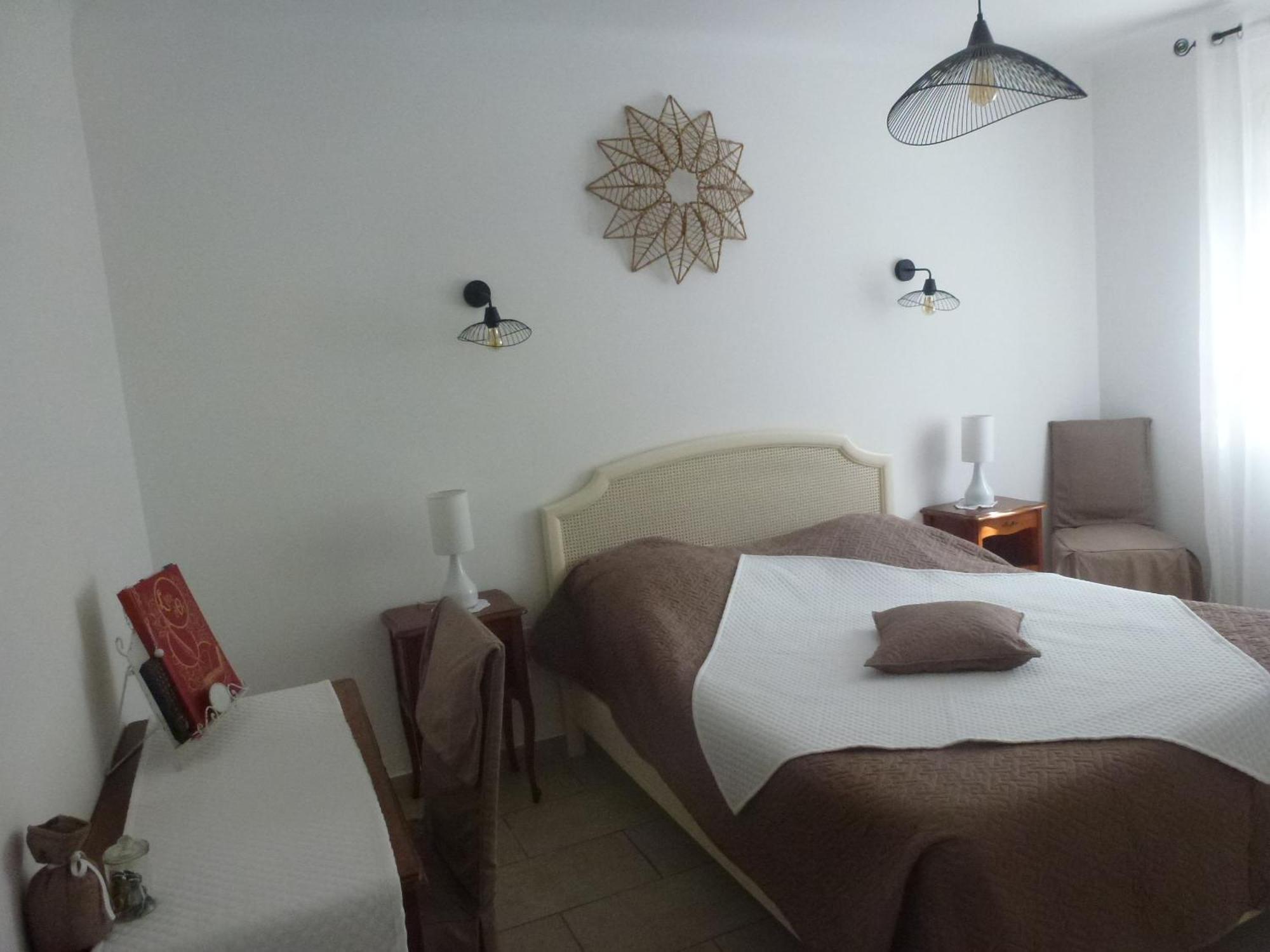 Chambre D'Hotes La Pinede Lambesc Exterior foto